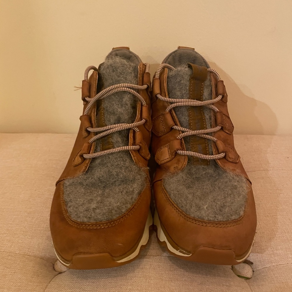 Sorel Kinetic Caribou women’s boots - SIZE 11